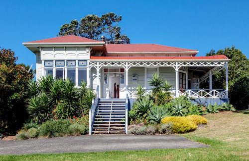 Ostend House | Crescent Villa - Stay Waiheke