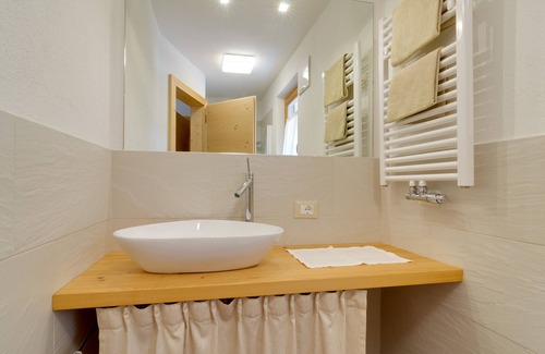 Pedraces Apartment | Crespula ApartmentThis spacious studio apartment for 2-3 people in alpine style.