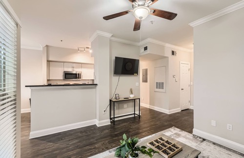 Old Fourth Ward Apartment | Crest at Midtown 1112 l 1 Bedroom 1 Bathroom