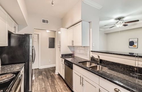 Old Fourth Ward Apartment | Crest at Midtown 1112 l 1 Bedroom 1 Bathroom