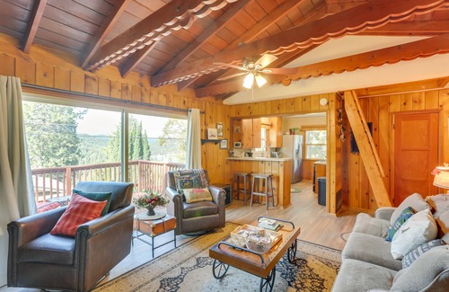 Crestline Cabin | Crestline Cabin: Close to Lake Arrowhead & Skiing