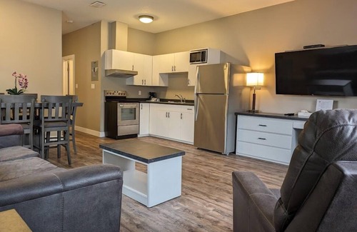 Creston Hotel | Creston Hotel