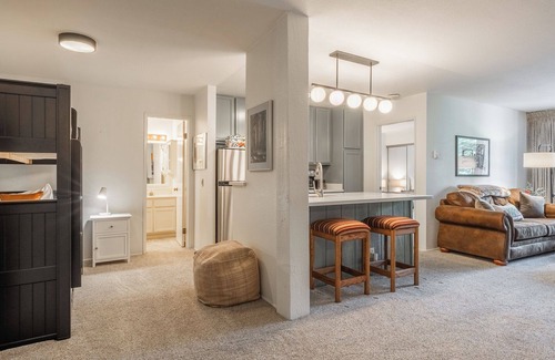 Woodwinds Condo | Crestview #3 bldg C 1 Bedroom plus Den/ 2 Bathroom, close to town shuttle and walk to village