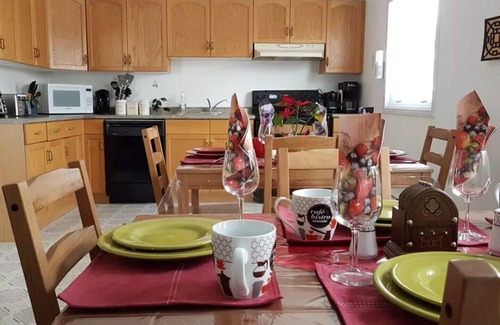 Chapleau House | Crestview Guest House - Crestview Guest House - 2 Double Beds B10