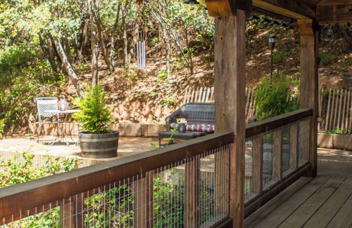 Murphys Cottage | Crestview Pond Estate Cottage: A Pet-Friendly Retreat