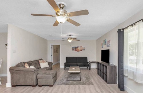 Mary Esther House | Crestwood | Dog Friendly, Grill, Pong, & Beach!