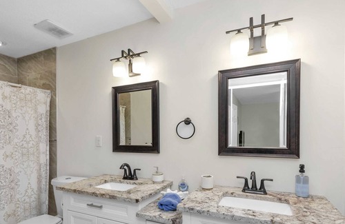 Mary Esther House | Crestwood | Dog Friendly, Grill, Pong, & Beach!