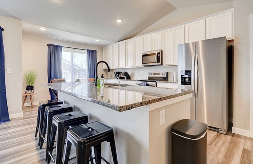 Pueblo House | Crestwood, Pueblo . Luxury City Escape - Garage - Yard - 10 Mins to DT