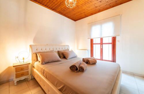 Ayios Thomas Apartment | Cretan Country Villa with Shared Pool 2