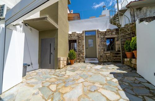 Ayios Thomas Apartment | Cretan Country Villa with Shared Pool 2