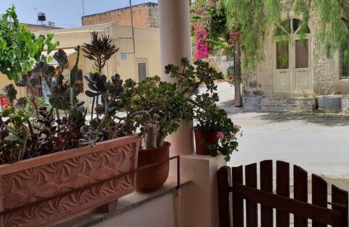 Sivas Villa | Cretan mansion from the 1900 century lovingly restored with garden