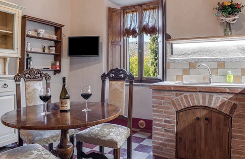 Murlo Apartment | Crevole Apartment in a Historic Estate near Siena with swimmingpool