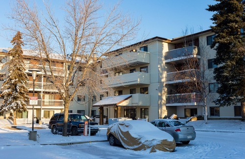 Jasper Place Condo | Crew Accommodations Sleeps 4 - AMAZING Value! K308