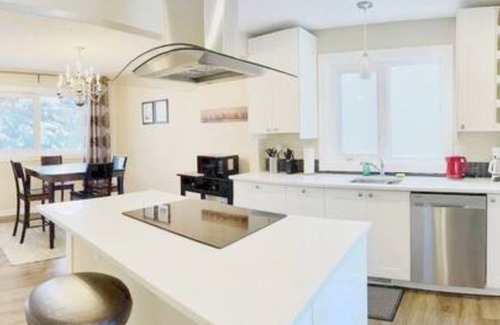 Southeast Edmonton House | Crew Furnished 3BDR Home Southeast Edmonton