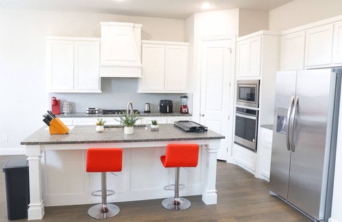 Rockwall House | Crew Housing | Long Stay | Hot Tub & Putting Green