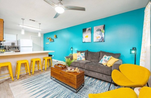 Pineville Apartment | Crew Ready 3 TVs Kitchen Parking W/D King Bed