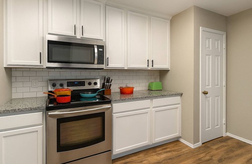 Aubrey House | Crew Stay – Sleeps 16 | Work, Cook, Play & Relax