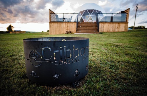 Antigonish County Cabin | Cribbons Coastal Dome Cozy Cliff Glamping: Beach and Hot tub - Pet Friendly