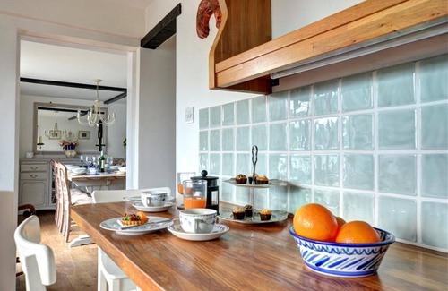 Robertsbridge House | Cricket Cottage - Three Bedroom House, Sleeps 7