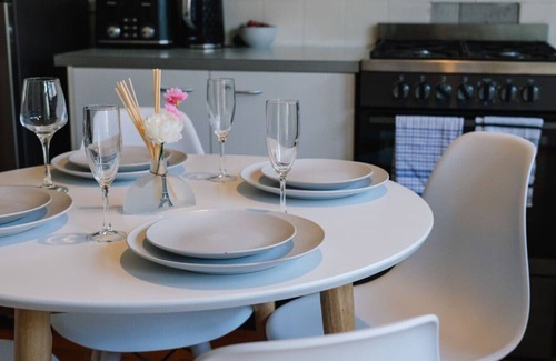 East Brisbane House | Cricket Fans Choice | 2BR Walk to Gabba & Ferry