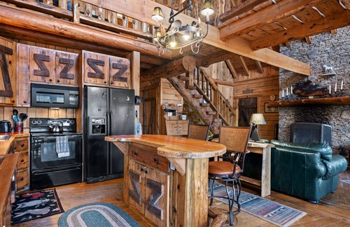 Oneida Cabin | Crickett Lane - 8 Stall Horse Barn