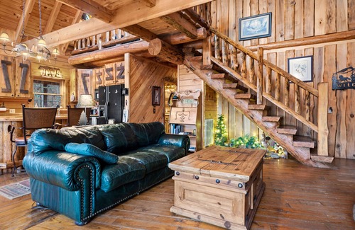 Oneida Cabin | Crickett Lane - 8 Stall Horse Barn