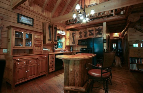 Oneida Cabin | Crickett Lane - Unequaled Vacation Experience! 8 Stall barn
