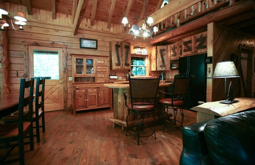 Oneida Cabin | Crickett Lane - Unequaled Vacation Experience! 8 Stall barn