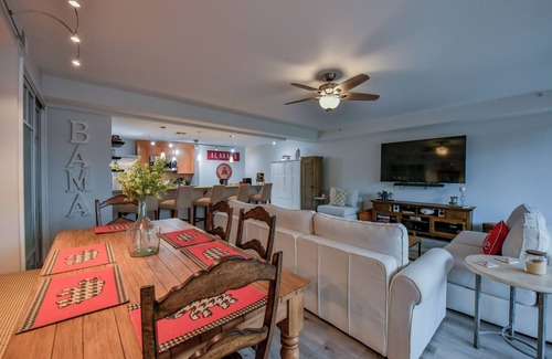 Tuscaloosa Condo | Crimson Chimes - Book for Football - walk to stadium, coliseum and more!