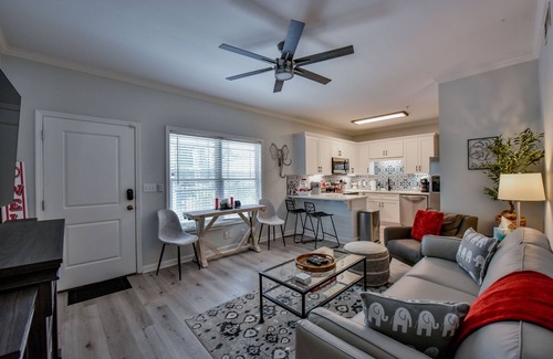 Tuscaloosa Condo | Crimson Court - Book Now for Football!