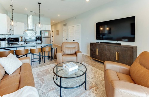 Tuscaloosa Condo | Crimson Fire: Cozy 2 Bed/2 Bath Condo Sleeps 6 – Your Perfect Tuscaloosa Getaway!