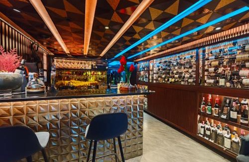 Thapae Hotel | CRIMSON SERIES - Boutique Hotel & Wine Bar