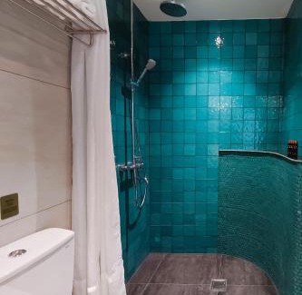 Thapae Hotel | CRIMSON SERIES - Boutique Hotel & Wine Bar