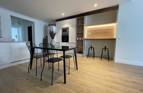 Baza Apartment | Crimson Suite. Whole housing: apartment in Baza, Spain.