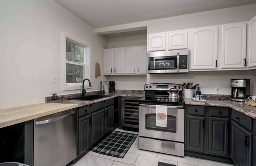 Northport House | Crimson Tide Cottage- 2 King Beds- 2.5 miles to UA