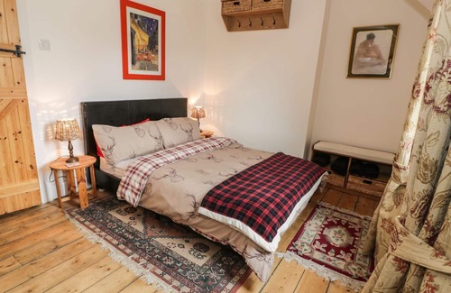 Cairnbaan Cottage | Crinan Canal Cottage No8