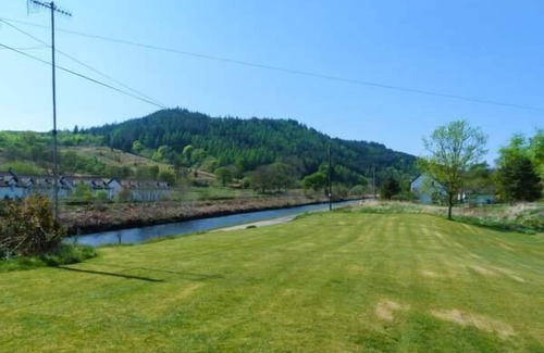 Cairnbaan Cottage | CRINAN CANAL COTTAGE, pet friendly, with open fire in Kilmartin