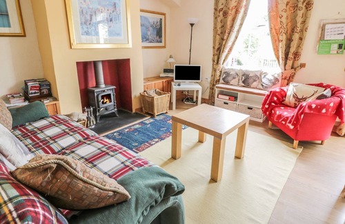 Cairnbaan Cottage | Crinan Canal Cottage a self catering traditional two bedroom terraced cottage