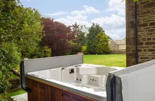 Keighley Cottage | CRINGLES HOUSE, family friendly, luxury holiday cottage in Addingham