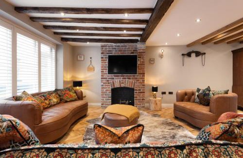 Canterbury House | Crippens, Beams, Sumptuous, Historic, Very Central, Parking & EV