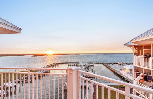 Crisfield Condo | Crisfield Penthouse Retreat with Amazing Water Views!