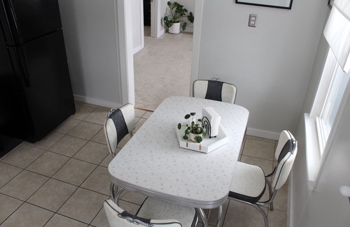 Cleveland House | Crisp 2 bedroom upstairs apartment in historic duplex