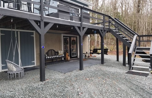 Lake Ariel House | Crisp Air, Cozy Vibes: Experience Fall Bliss in The Hideout-Perfect Fall Getaway