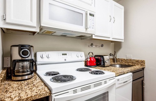 Adams Morgan Apartment | Crisp Dupont Circle 2BR nr. U Street, Metro & Glen’s Mkt, by Blueground