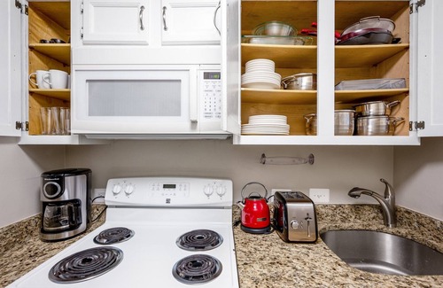 Adams Morgan Apartment | Crisp Dupont Circle 2BR nr. U Street, Metro & Glen’s Mkt, by Blueground