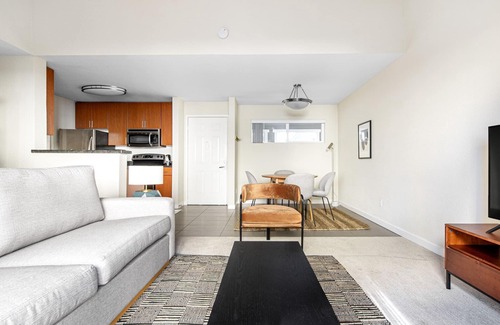 Santa Clara Apartment | Crisp Santa Clara 2BR w/Parking, Gym, walk to Groceries, by Blueground