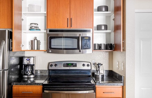 Santa Clara Apartment | Crisp Santa Clara 2BR w/Parking, Gym, walk to Groceries, by Blueground