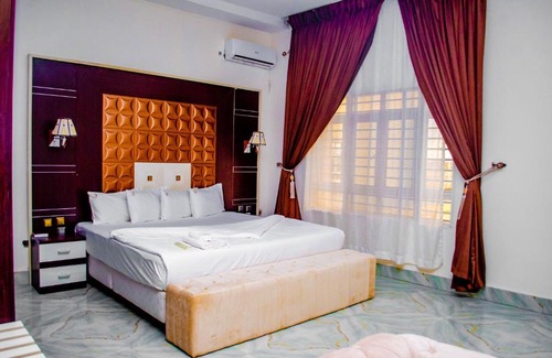 Jos Hotel | CRISPAN SUITES & EVENT CENTRE