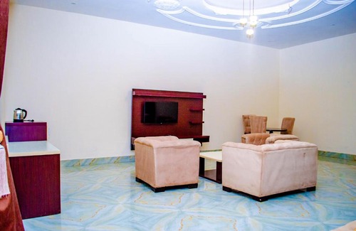 Jos Hotel | CRISPAN SUITES & EVENT CENTRE