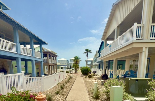 Port Aransas Condo | Cristy's Crab Shack @ Sunrise Villas